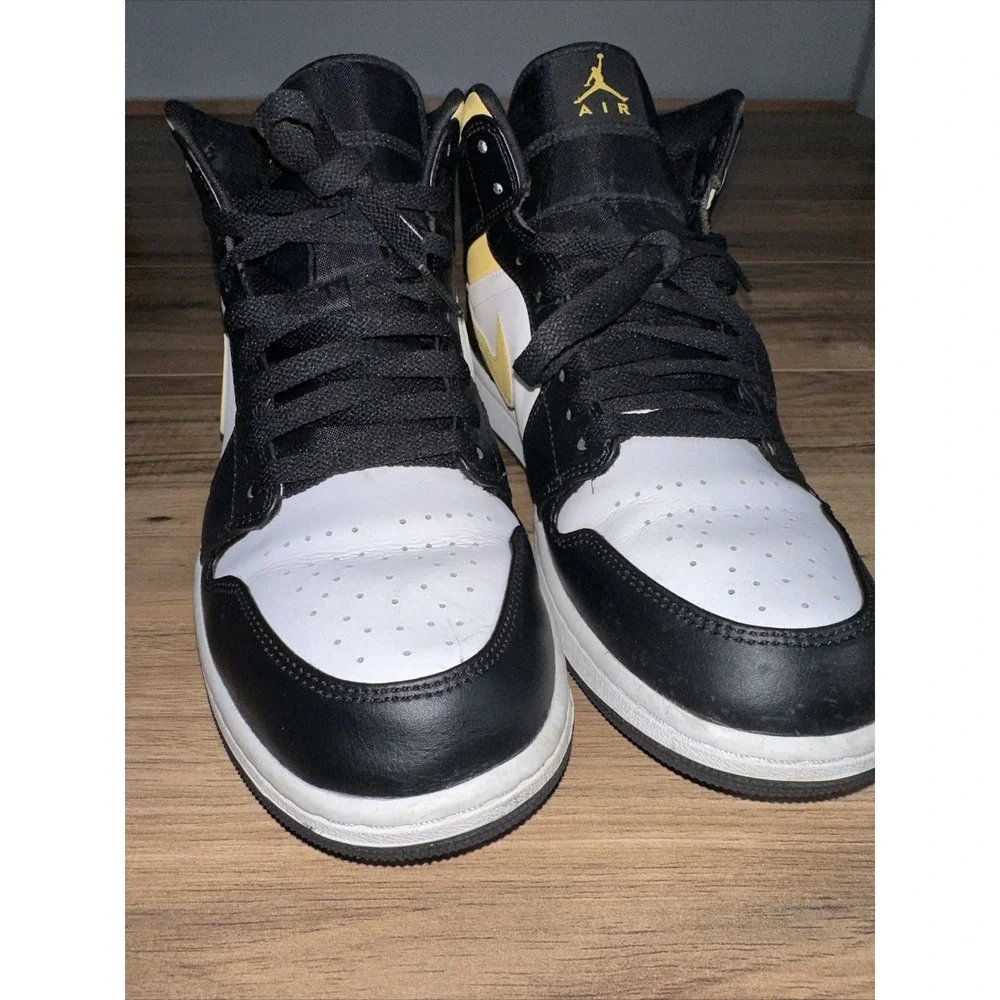 Size 11- Jordan 1 Mid Black University Gold 2021 With‎ Box